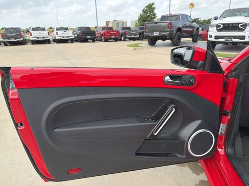 Used 2019 Volkswagen Beetle 2.0T SE FWD image 11