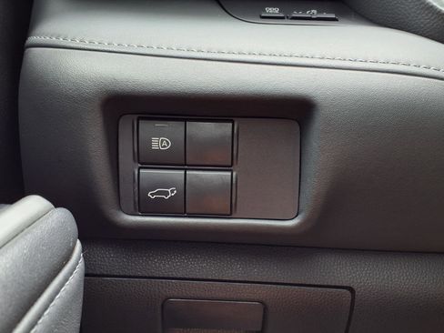 Used 2022 Toyota Highlander XLE FWD image 21