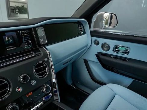 Used 2026 Rolls-Royce Cullinan image 11