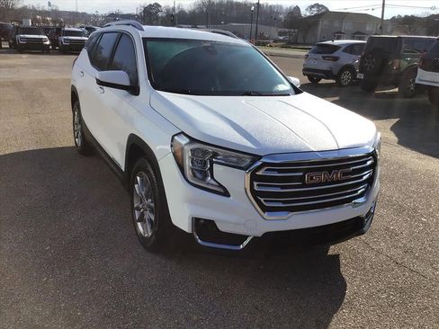 Used 2022 GMC Terrain SLT w/ LPO, Floor Liner Package image 7