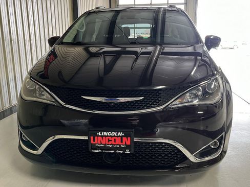 Used 2018 Chrysler Pacifica Touring-L Plus w/ Advanced Safetytec Group image 4