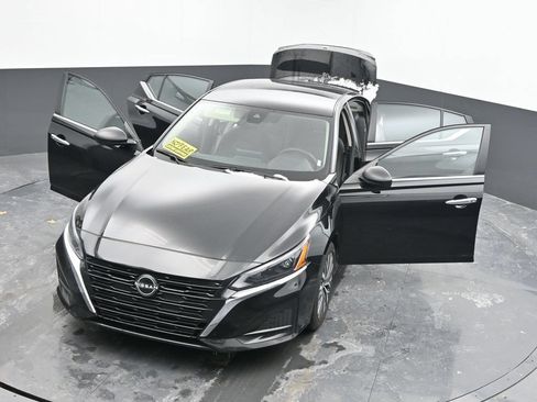 Used 2024 Nissan Altima 2.5 SV FWD image 52