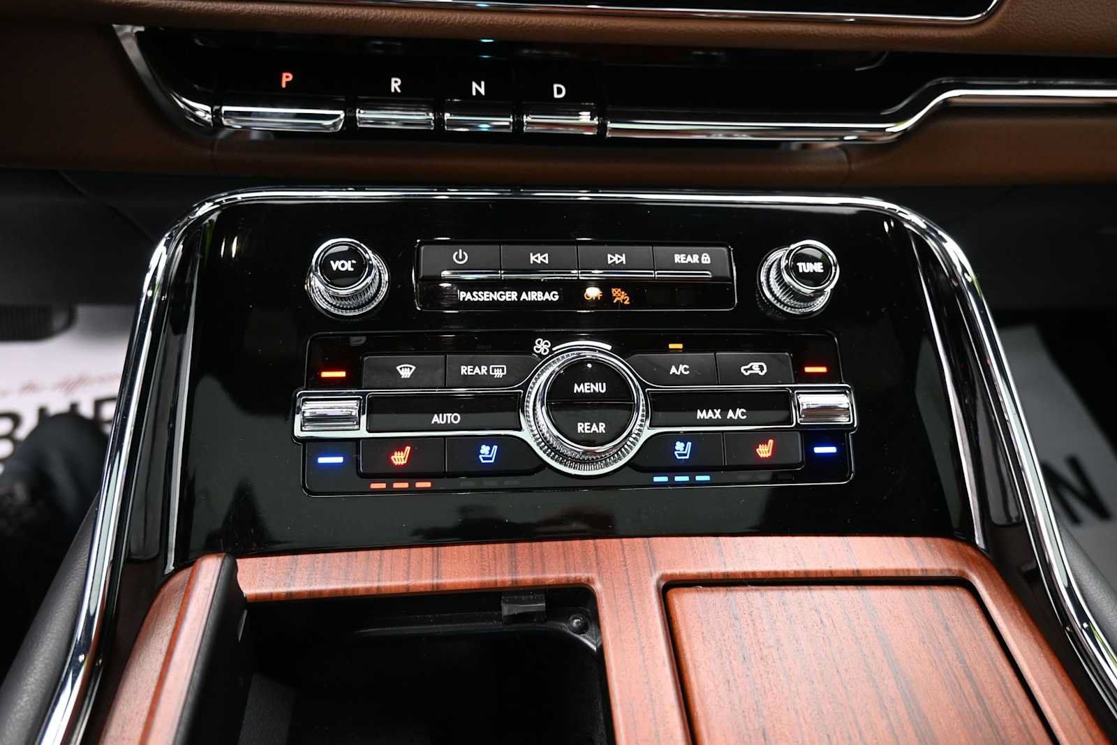 Used 2023 Lincoln Navigator Reserve AWD/4WD image 9