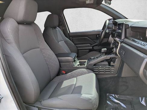 Certified 2025 Toyota Tacoma SR5 AWD/4WD image 19