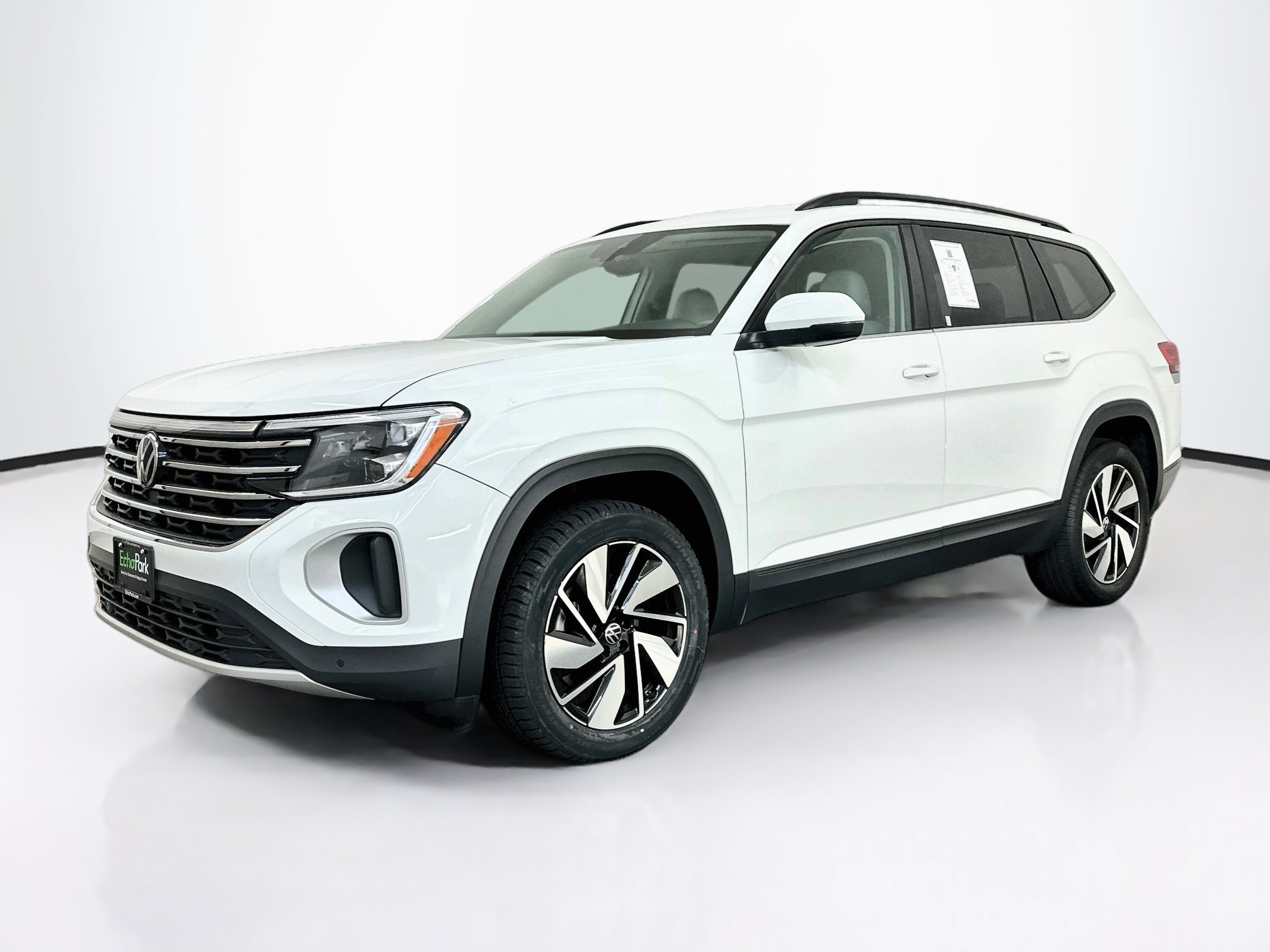 Used 2025 Volkswagen Atlas SE AWD/4WD image 3