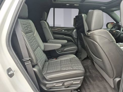 Certified 2024 Cadillac Escalade Premium Luxury Platinum w/ LPO, Floor Liner Package AWD/4WD image 18
