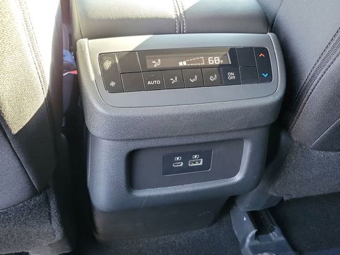 Used 2025 Nissan Pathfinder SV image 21