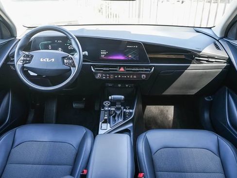 Certified 2025 Kia Niro EX FWD image 14