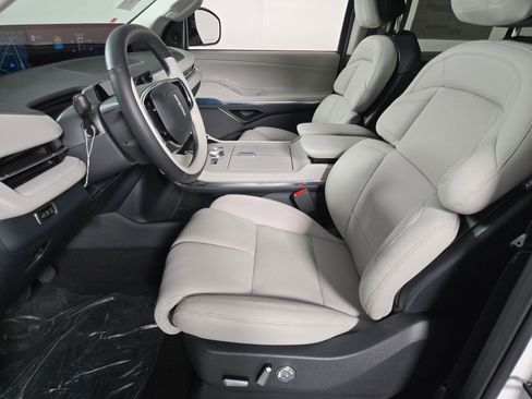 Used 2026 Lincoln Navigator Reserve AWD/4WD image 13