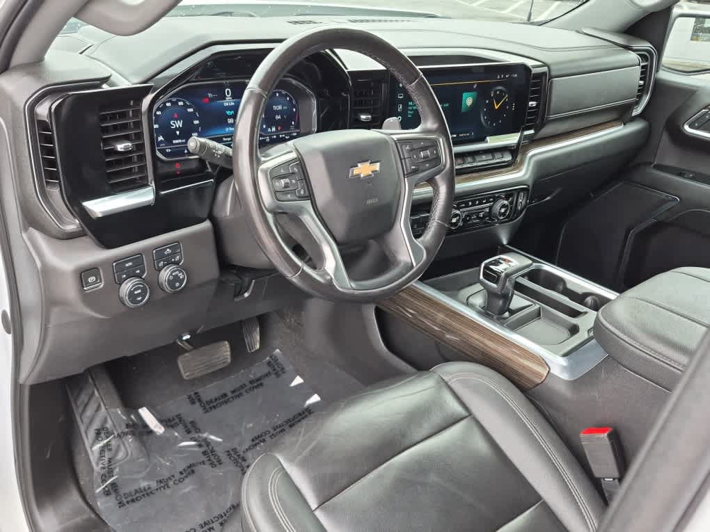 Used 2023 Chevrolet Silverado 1500 LT w/ Leather Package AWD/4WD image 12