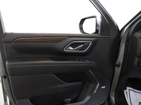 Used 2023 Chevrolet Suburban Premier image 14