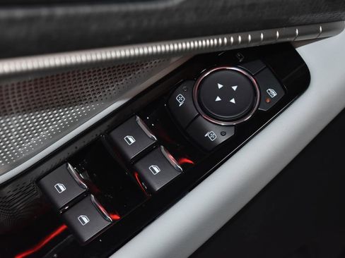 Used 2025 Ford Explorer Platinum w/ LUX Leather Package image 6