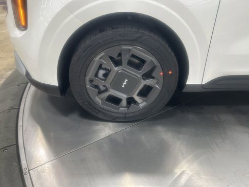 New 2026 Kia Carnival EX image 32