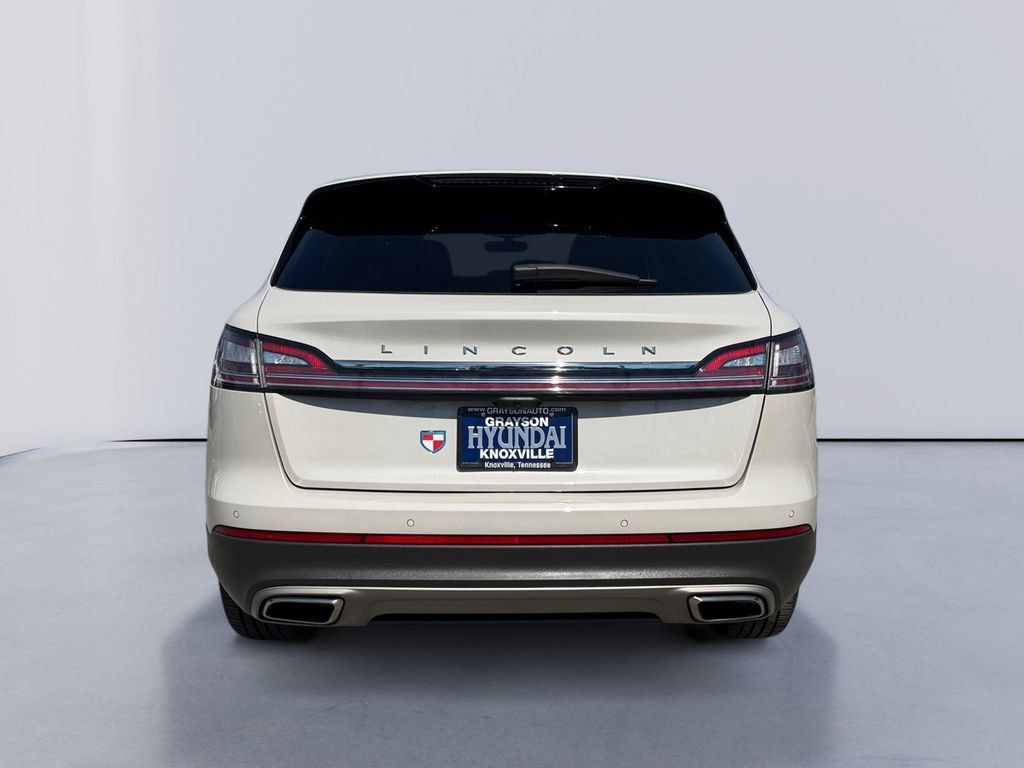 Used 2022 Lincoln Nautilus AWD w/ Premium Package image 4