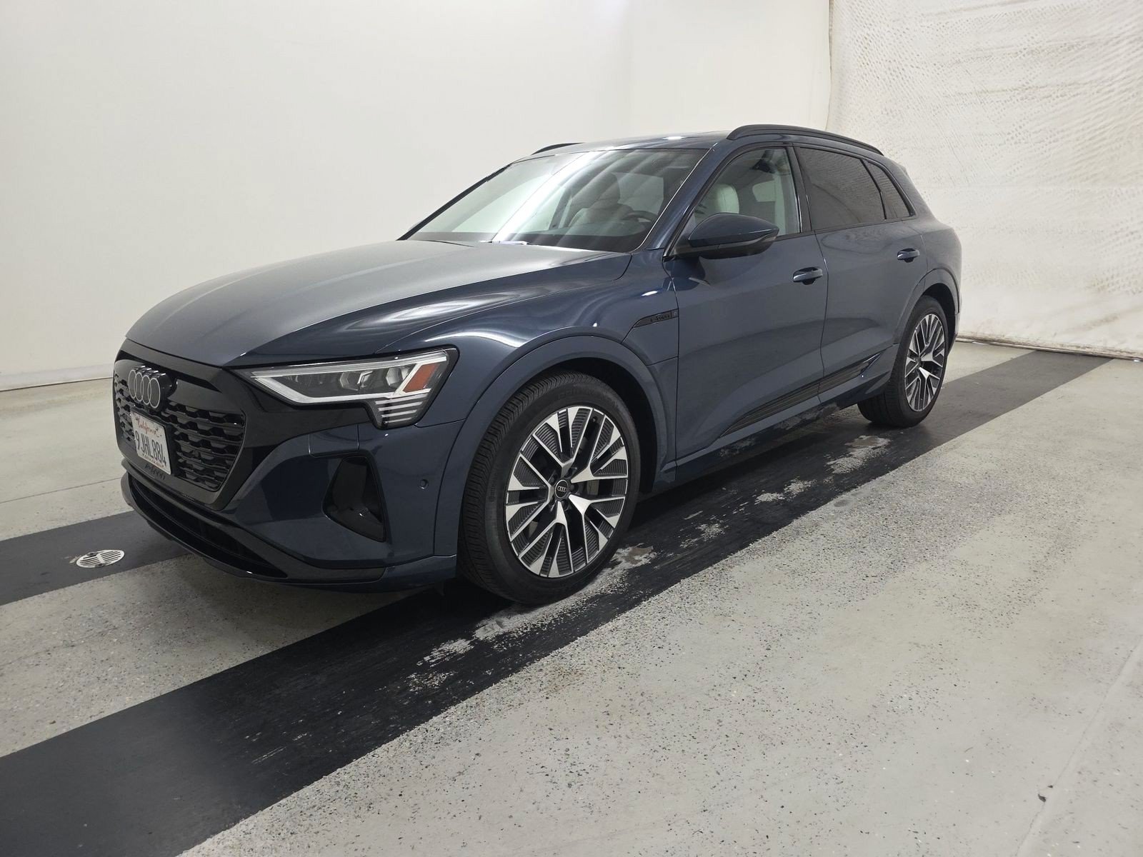 Used 2024 Audi Q8 e-tron Premium Plus w/ Premium Plus Package AWD/4WD image 3