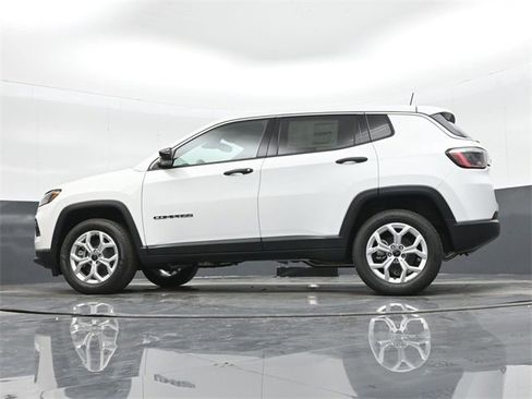 Used 2025 Jeep Compass Sport image 35