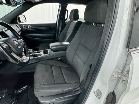 Used 2018 Jeep Grand Cherokee Laredo AWD/4WD image 10