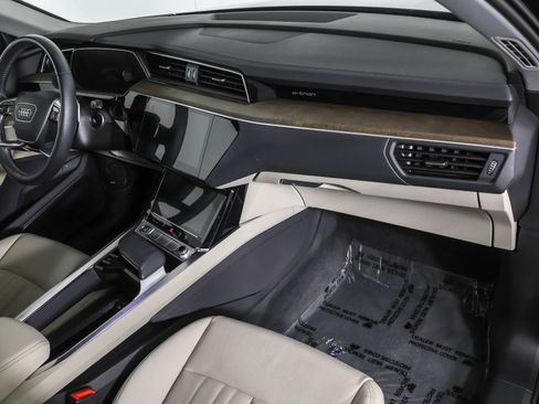 Used 2024 Audi Q8 e-tron Premium Plus w/ Premium Plus Package image 47