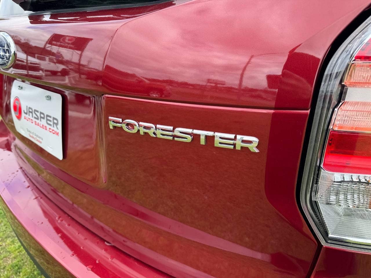 Used 2018 Subaru Forester 2.5i Premium w/ All-Weather Package AWD/4WD image 12