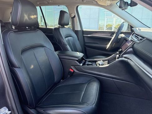 Used 2023 Jeep Grand Cherokee Limited w/ Luxury Tech Group II image 34