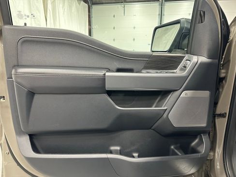 Used 2025 Ford F150 Lariat w/ Equipment Group 501A Mid image 8