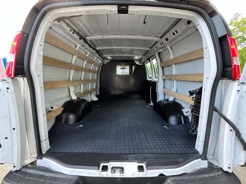 Used 2025 GMC Savana 2500 w/ Driver Convenience Package RWD image 9