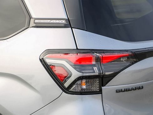 Used 2025 Subaru Forester Premium image 11