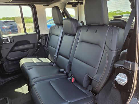 New 2026 Jeep Wrangler Unlimited Sahara AWD/4WD image 23