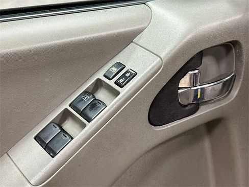 Used 2016 Nissan Frontier SV image 18