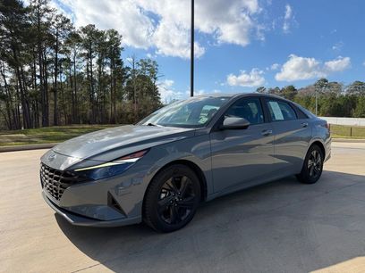 Used 2022 Hyundai Elantra SEL w/ Preferred Accessory Package