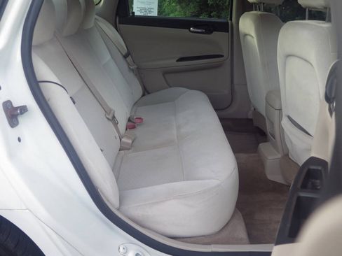 Used 2009 Chevrolet Impala LT FWD image 14