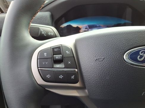 Used 2026 Ford Explorer Active AWD/4WD image 13