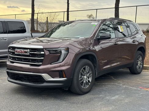 Used 2025 GMC Acadia Elevation image 3