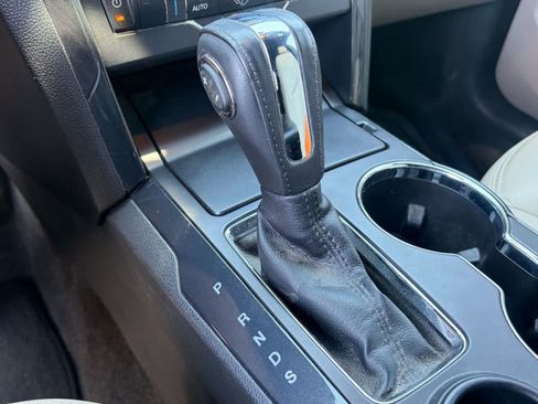 Used 2018 Ford Explorer XLT w/ Equipment Group 202A FWD image 16