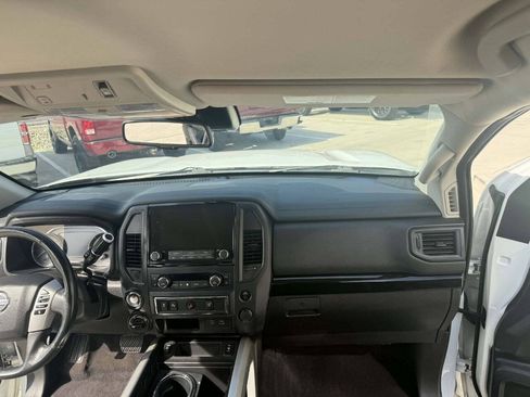 Used 2022 Nissan Titan SV AWD/4WD image 14