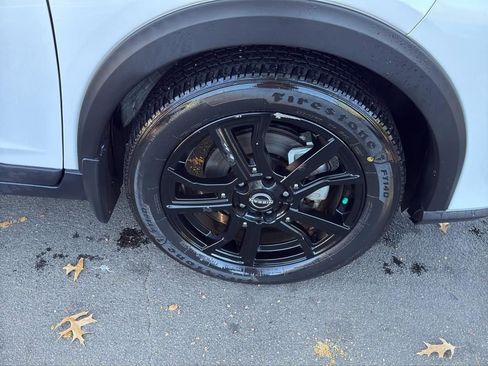 Certified 2023 Nissan Kicks SR image 9