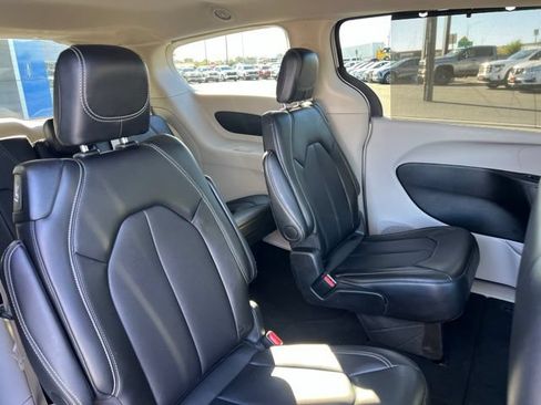 Used 2024 Chrysler Pacifica Touring-L FWD image 24