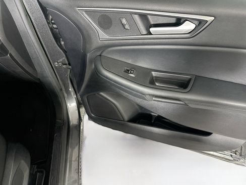 Used 2020 Ford Edge SE image 30