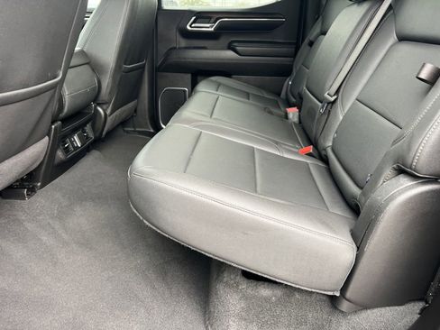 Used 2024 GMC Sierra 1500 SLT image 16