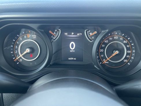 Used 2025 Jeep Gladiator Nighthawk image 24