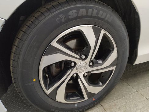 Used 2017 Honda Accord LX image 31