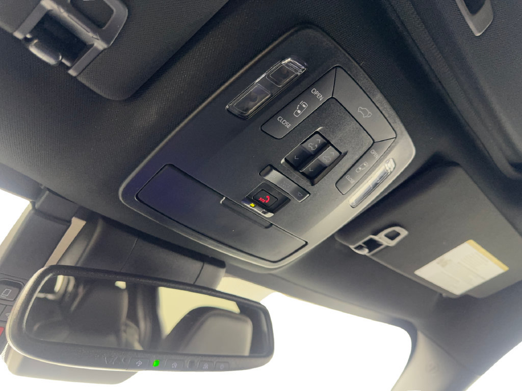Used 2025 Toyota Sienna XLE Woodland Edition AWD/4WD image 77