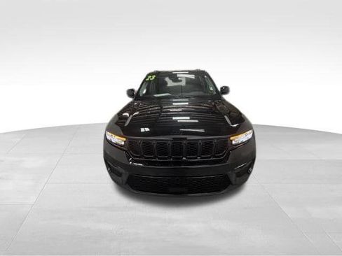 Certified 2023 Jeep Grand Cherokee Limited w/ Black Appearance Package AWD/4WD image 5