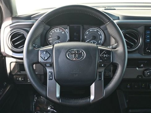 Used 2019 Toyota Tacoma TRD Sport image 9