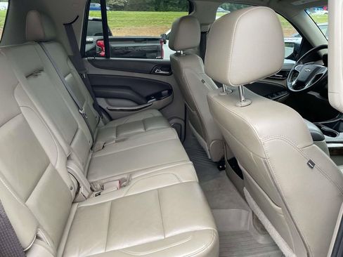 Used 2019 Chevrolet Tahoe LT w/ Luxury Package RWD image 11
