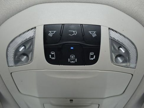 Used 2017 Chrysler Pacifica Touring-L w/ Tire & Wheel Group FWD image 33