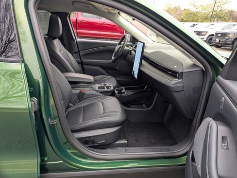 Certified 2025 Ford Mustang Mach-E Premium image 39