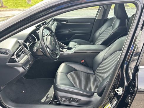 Used 2020 Toyota Camry SE image 18