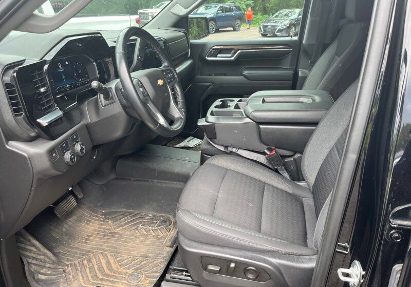 Used 2023 Chevrolet Silverado 1500 LT AWD/4WD image 7