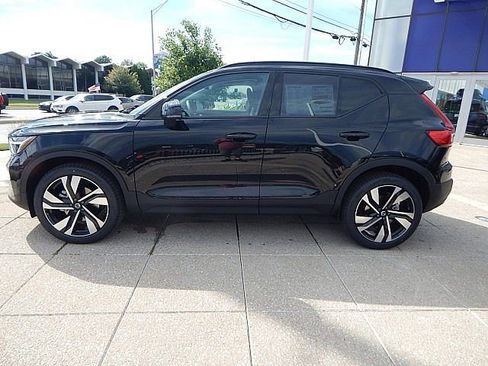 New 2026 Volvo XC40 B5 Plus w/ Climate Package image 11